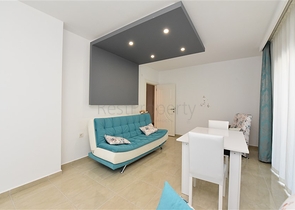 شقة انيقة - تصميم غرفتين وصالة مفروشة - قريبة من البحر والخدمات في محمودلار /الانيا 