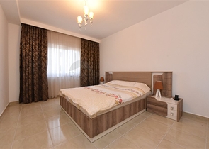 شقة انيقة - تصميم غرفتين وصالة مفروشة - قريبة من البحر والخدمات في محمودلار /الانيا 