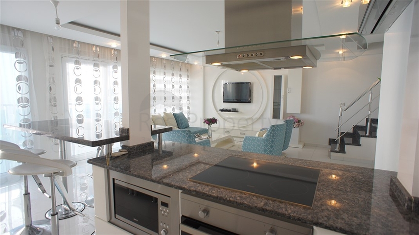 اطلالة بحر - دوبلكس غرفتين وصالة ضمن مجمع سكني في كاستل / الانيا 