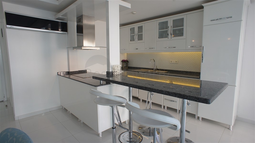 اطلالة بحر - دوبلكس غرفتين وصالة ضمن مجمع سكني في كاستل / الانيا 