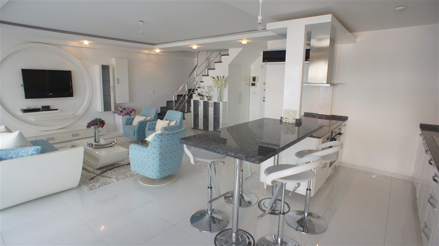 اطلالة بحر - دوبلكس غرفتين وصالة ضمن مجمع سكني في كاستل / الانيا 