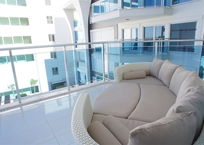 اطلالة بحر - دوبلكس غرفتين وصالة ضمن مجمع سكني في كاستل / الانيا 