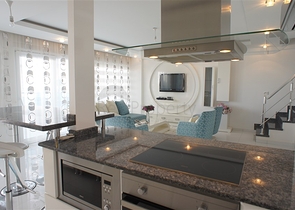 اطلالة بحر - دوبلكس غرفتين وصالة ضمن مجمع سكني في كاستل / الانيا 