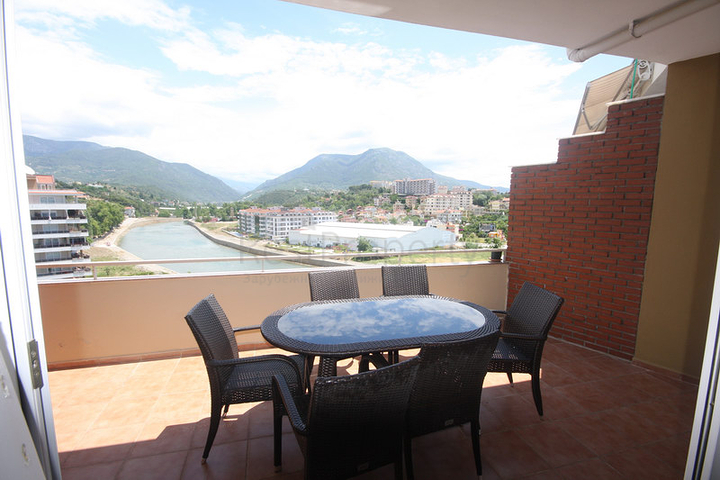 اطلالة بحر ونهر - دوبلكس مع تراس واسع - ضمن مجمع سكني في توسمور / الانيا 