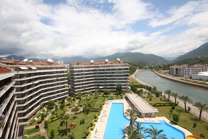 اطلالة بحر ونهر - دوبلكس مع تراس واسع - ضمن مجمع سكني في توسمور / الانيا 