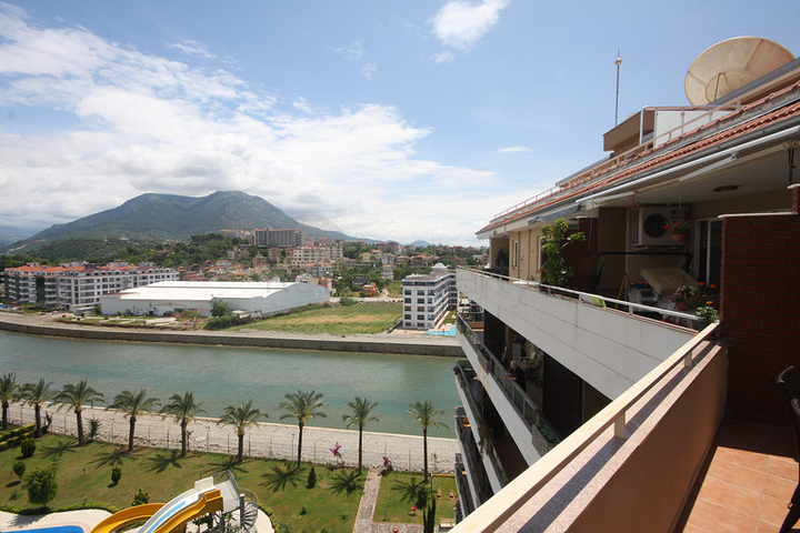 اطلالة بحر ونهر - دوبلكس مع تراس واسع - ضمن مجمع سكني في توسمور / الانيا 