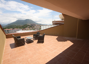 اطلالة بحر ونهر - دوبلكس مع تراس واسع - ضمن مجمع سكني في توسمور / الانيا 