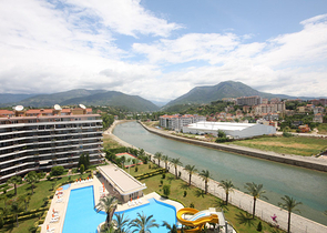 اطلالة بحر ونهر - دوبلكس مع تراس واسع - ضمن مجمع سكني في توسمور / الانيا 