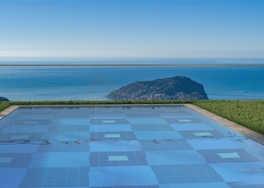 اطلالة بحر وقلعة - فلل فاخرة في مركز الانيا 