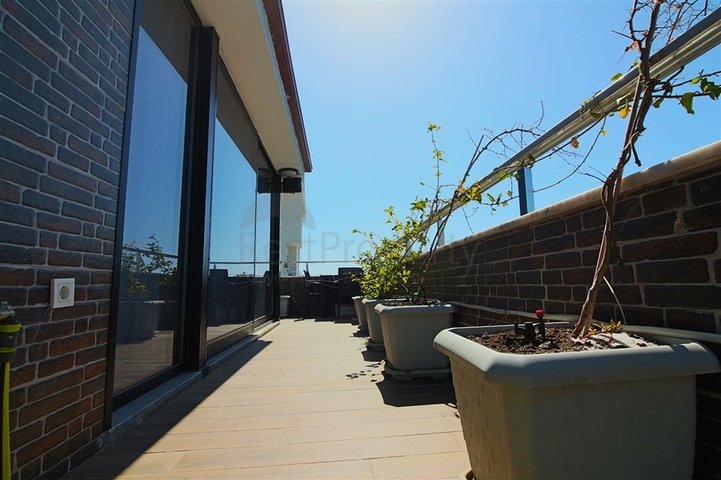 دوبلكس اطلالة بحر - 3 غرف وصالة مفروشة -في محمودلار / الانيا 