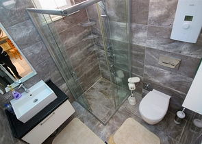 دوبلكس اطلالة بحر - 3 غرف وصالة مفروشة -في محمودلار / الانيا 