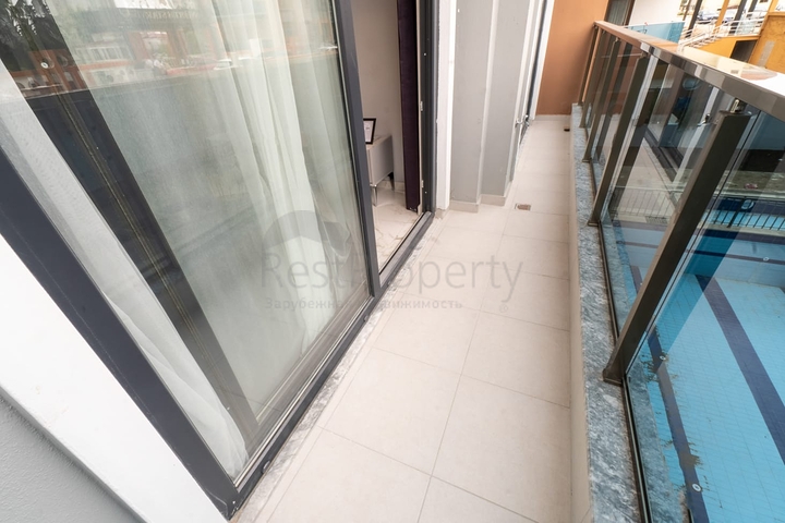 قريبة من البحر - شقة غرفة وصالة مفروشة - ضمن مجمع - في كاستل / الانيا 