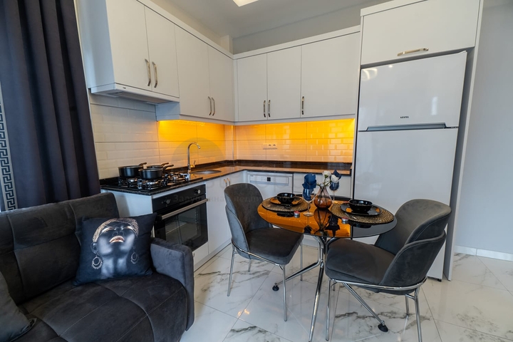 قريبة من البحر - شقة غرفة وصالة مفروشة - ضمن مجمع - في كاستل / الانيا 