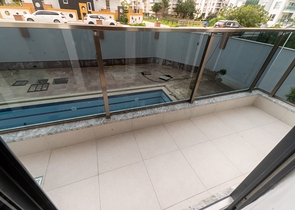 قريبة من البحر - شقة غرفة وصالة مفروشة - ضمن مجمع - في كاستل / الانيا 