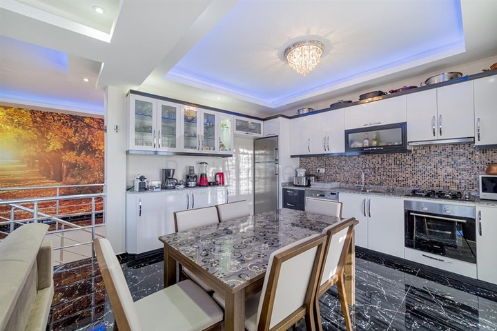 اطلالة بحر - دوبلكس واسعة 3 غرف وصالة مفروشة - في محمودلار / الانيا 