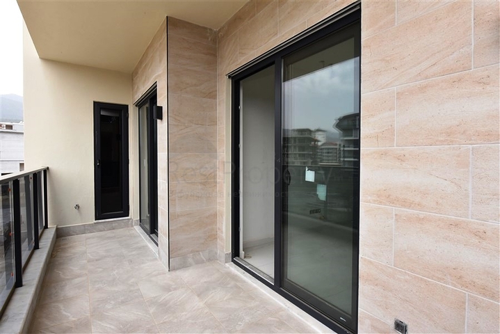 مجمع انيق - شقة غرفة وصالة - في اوبا / الانيا 