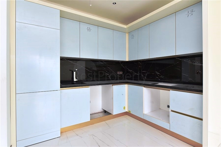 مجمع انيق - شقة غرفة وصالة - في اوبا / الانيا 