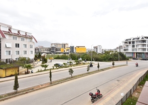 مجمع فاخر - شقة غرفتين وصالة جديدة - في منطقة اوبا / الانيا 