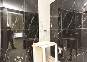 مجمع فاخر - شقة غرفتين وصالة جديدة - في منطقة اوبا / الانيا 