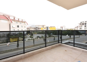 مجمع فاخر - شقة غرفتين وصالة جديدة - في منطقة اوبا / الانيا 