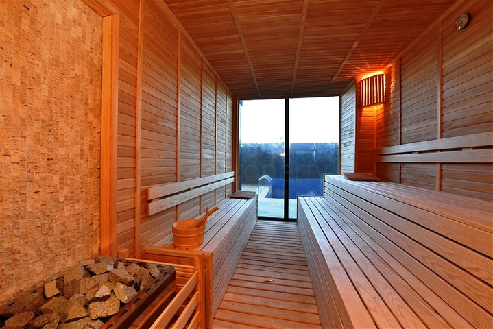 شقة جديدة  - غرفة وصالة مفروشة -ضمن مجمع - في محمودلار / الانيا 