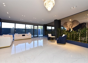 شقة جديدة  - غرفة وصالة مفروشة -ضمن مجمع - في محمودلار / الانيا 