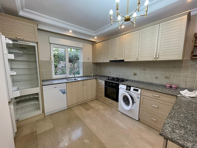 شقة غرفتين وصالة - ضمن مجمع سكني - في منطقة توسمور / الانيا 