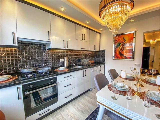 تراس مميز - شقة 3 غرف وصالة مفروشة - في توسمور / الانيا 