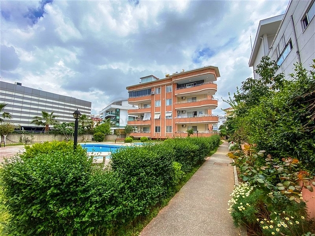 تراس مميز - شقة 3 غرف وصالة مفروشة - في توسمور / الانيا 