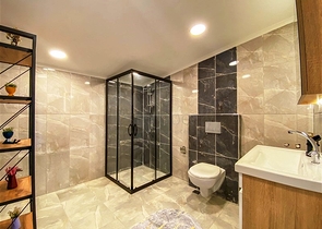 تراس مميز - شقة 3 غرف وصالة مفروشة - في توسمور / الانيا 