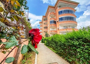 تراس مميز - شقة 3 غرف وصالة مفروشة - في توسمور / الانيا 