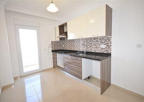 مطبخ منفصل - شقة غرفتين وصالة - ضمن مجمع في محمودلار / الانيا 