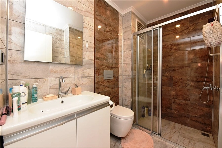 اطلالة بحر - دوبلكس فاخرة 5 غرف وصالة - في محمودلار / الانيا 