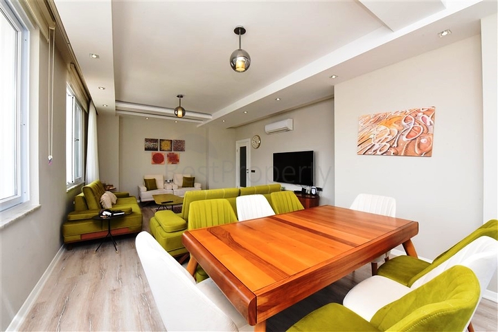 اطلالة بحر - دوبلكس فاخرة 5 غرف وصالة - في محمودلار / الانيا 