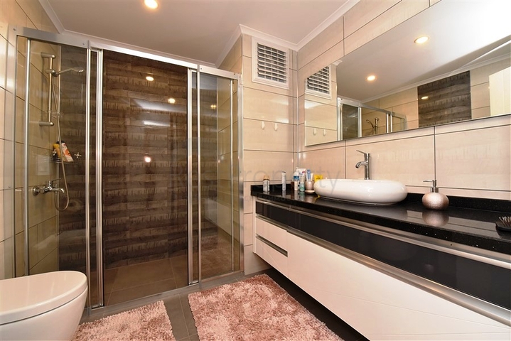 اطلالة بحر - دوبلكس فاخرة 5 غرف وصالة - في محمودلار / الانيا 