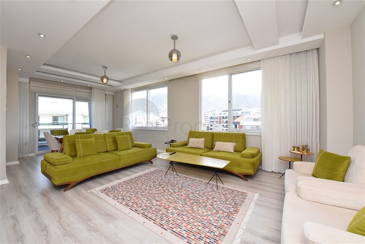 اطلالة بحر - دوبلكس فاخرة 5 غرف وصالة - في محمودلار / الانيا 