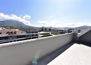 اطلالة بحر - دوبلكس فاخرة 5 غرف وصالة - في محمودلار / الانيا 