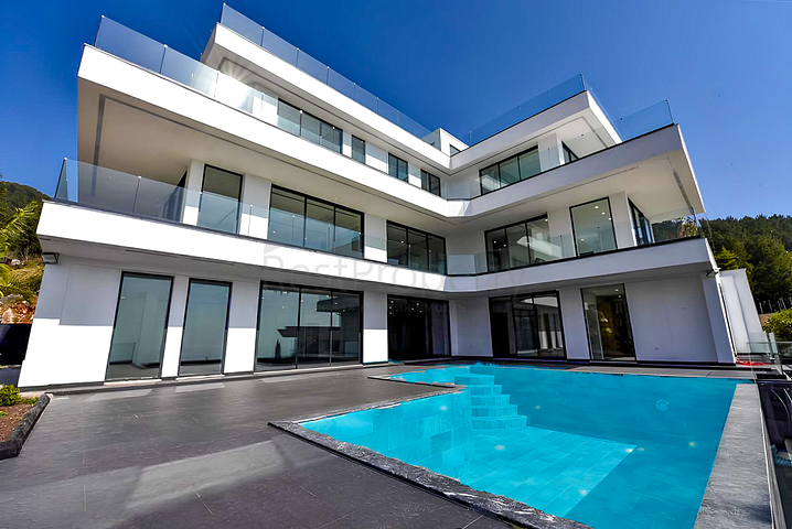 فيلا في وسط ألانيا