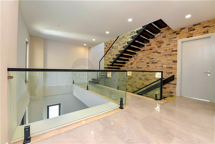 فيلا في وسط ألانيا