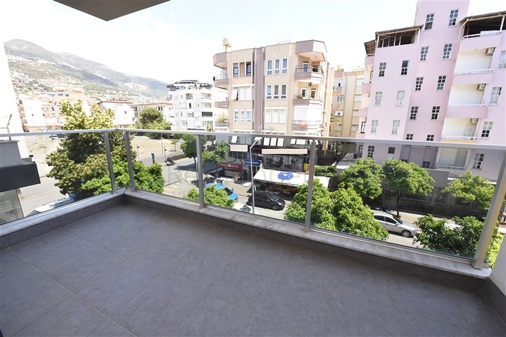 شقة غرفتين وصالة - قريبة من البحر - في مركز الانيا 