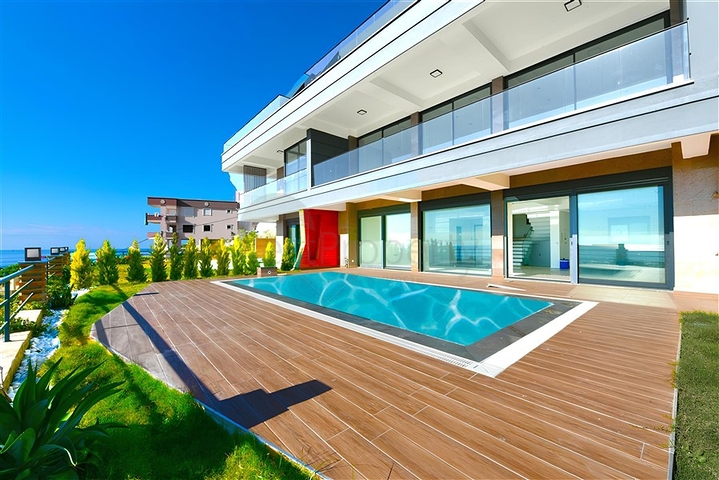 مجمع فيلا فاخرة مطلة على البحر في أفسلار