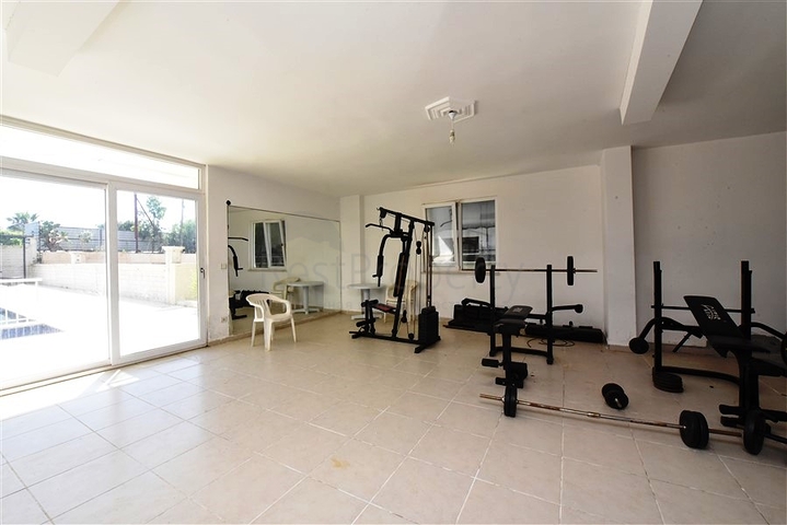 ضمن مجمع على البحر - دوبلكس 4 غرف وصالة - في كاستل / الانيا