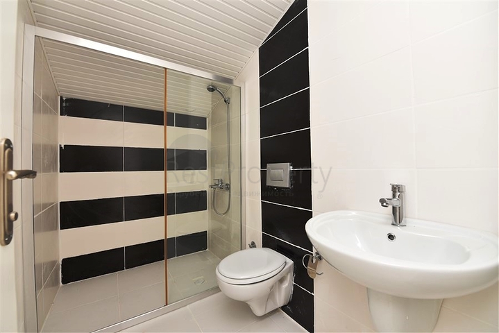 ضمن مجمع على البحر - دوبلكس 4 غرف وصالة - في كاستل / الانيا