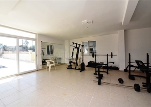 ضمن مجمع على البحر - دوبلكس 4 غرف وصالة - في كاستل / الانيا