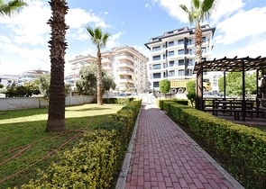 ضمن مجمع على البحر - دوبلكس 4 غرف وصالة - في كاستل / الانيا