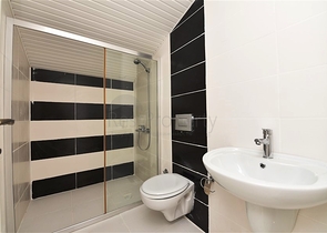 ضمن مجمع على البحر - دوبلكس 4 غرف وصالة - في كاستل / الانيا