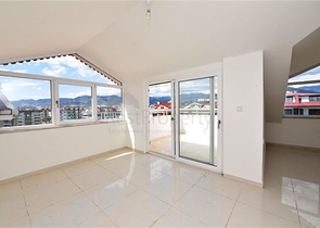 ضمن مجمع على البحر - دوبلكس 4 غرف وصالة - في كاستل / الانيا