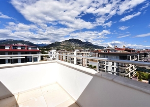 ضمن مجمع على البحر - دوبلكس 4 غرف وصالة - في كاستل / الانيا