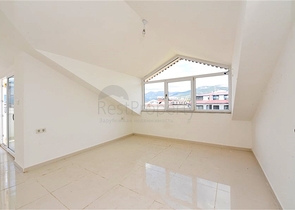 ضمن مجمع على البحر - دوبلكس 4 غرف وصالة - في كاستل / الانيا