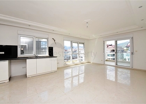 ضمن مجمع على البحر - دوبلكس 4 غرف وصالة - في كاستل / الانيا